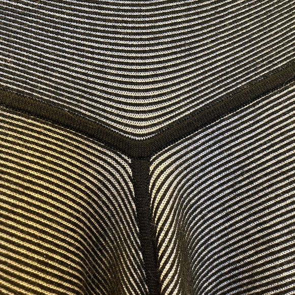 Lululemon reversible wrap - Picture 6 of 6